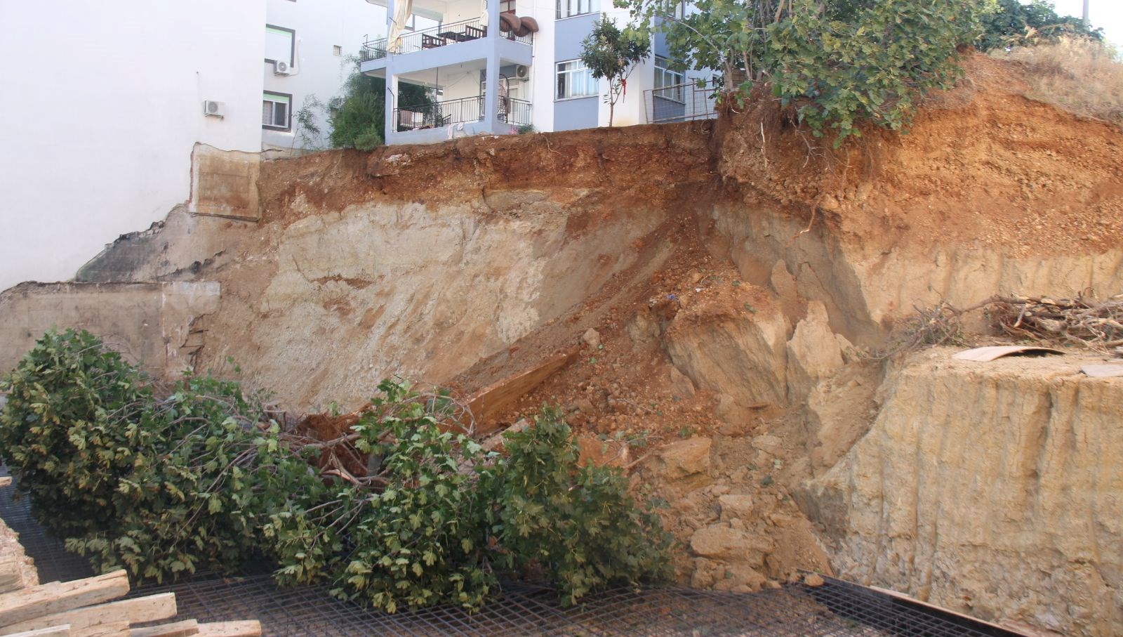 ayni insaatta ikinci kez gocuk V4OWfhZE.jpg