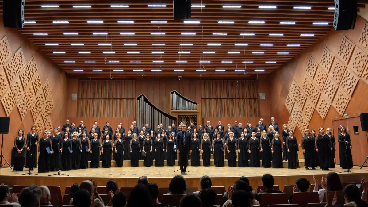 cumhuriyetin 102 yilina ozel devlet coksesli korosu konseri H6qzeHvD.jpg