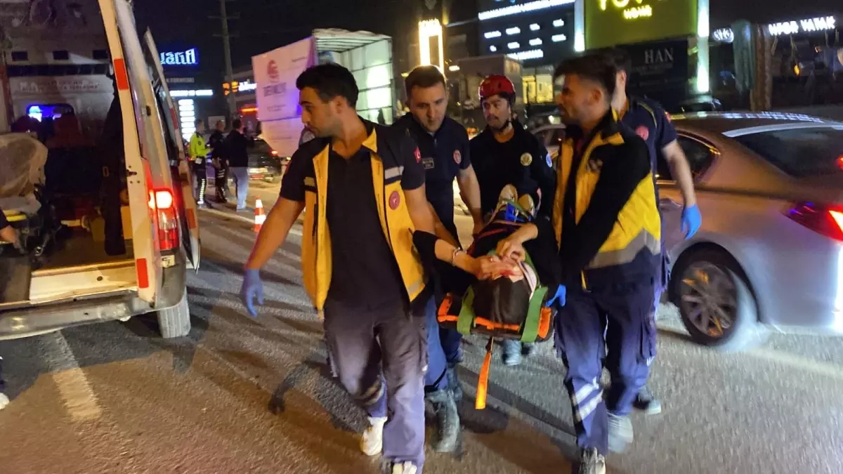 inegolde zincirleme trafik kazasi 3 yarali Qw9h25Sr.jpg