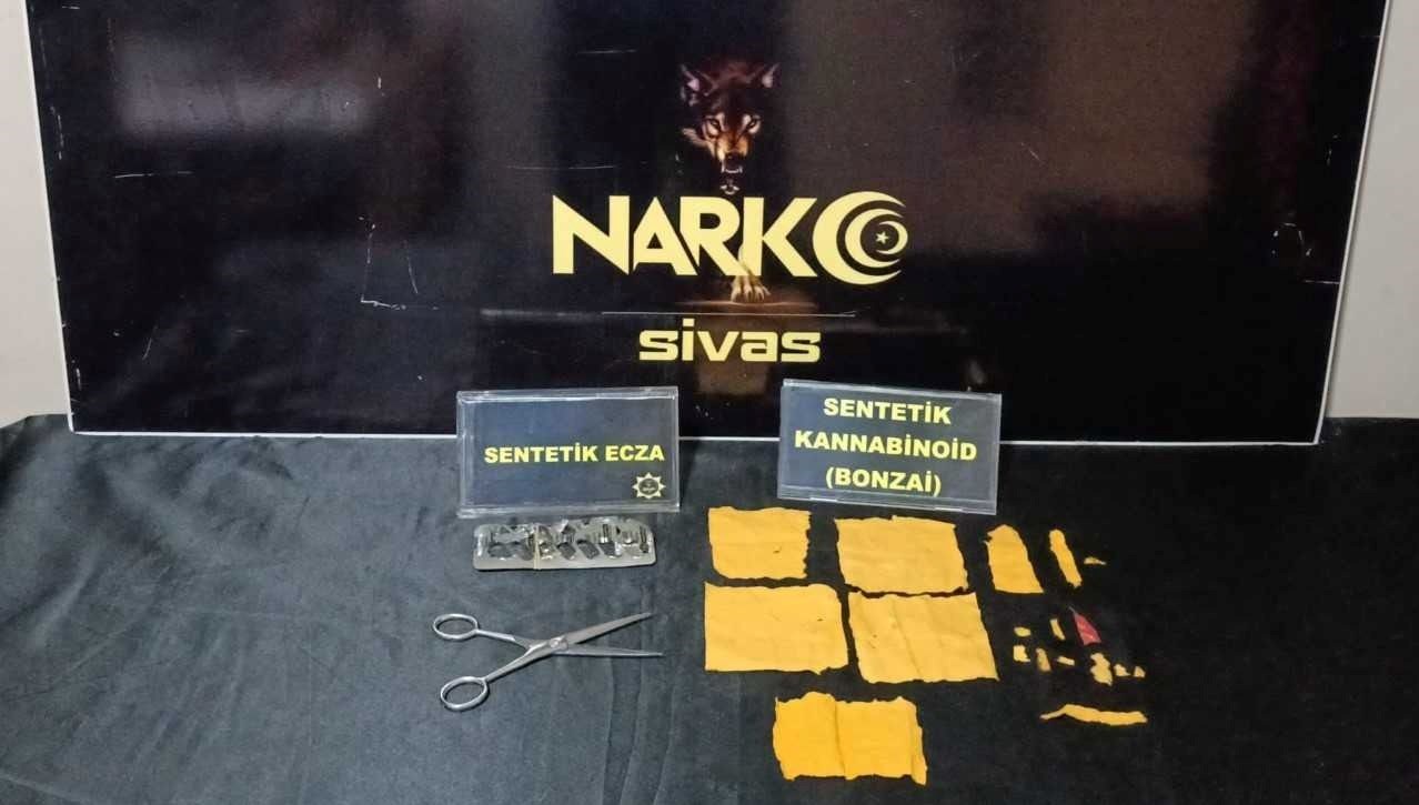 kagitlaraemdirilmis sentetik uyusturucu ele gecirildi fDShwxJa.jpg