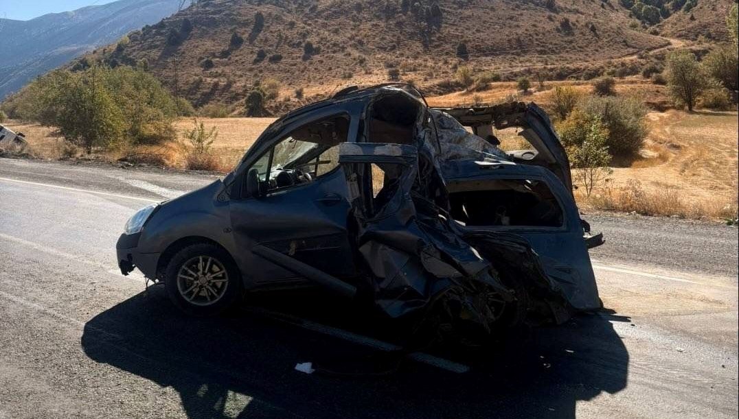 tatvanda trafik kazasi 2 yarali ZmKegTxN