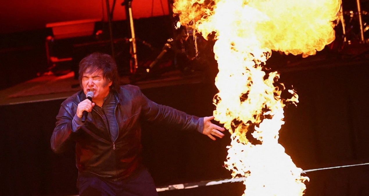 ulkesini ekonomik krize surukleyen baskan stadyumda konser verdi 8jKrReeg