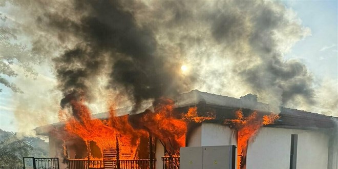 evi atese verip 2 jandarmayi bicakla yaralayan supheli vuruldu 4km7n6df.jpg