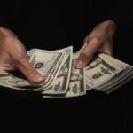 istanbul-doviz-piyasasi-dolar-ve-euronun-guncel-fiyatlari-ZrPMPPAl