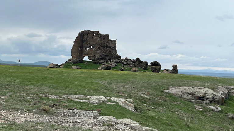 ermenistan-sinirinda-bin-yillik-yalnizlik-tarihi-kiz-kalesi-yok-olma-tehlikesiyle-karsi-karsiya-c4IWeEpe