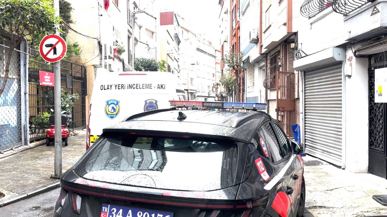 sislide-dehset-eski-sevgili-kadinin-yanindaki-erkegi-7-yerinden-bicakladi-363kgvAE
