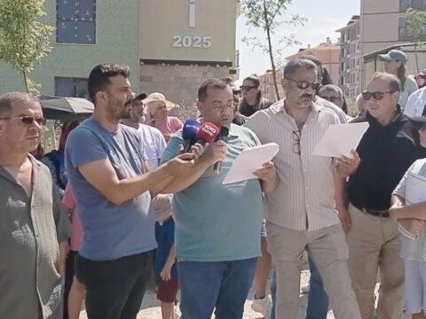 Mersinde 15 aydir evlerine girmeyi bekleyen toki magdurlarindan protesto EgIBGMT2